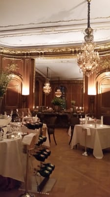 Restaurant im Schlosshotel Berlin by Patrick Hellmann by null