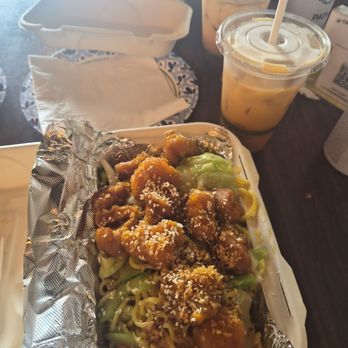 My Thai Maui - Garlic sweet and sour chicken with noodles and veggies. - Thai Near Me - Kahului, Hawaii My Thai Maui - Garlic sweet and sour chicken with noodles and veggies. - Thai Near Me - Kahului, Hawaii