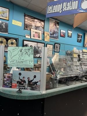 Vintage Vinyl by null