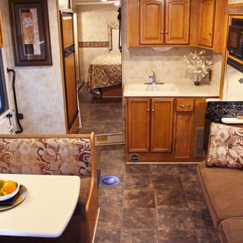 Great Alaskan Holidays - Showroom 32S interior (bunk model) - RV Rental Near Me - Anchorage, Alaska