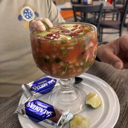 Coco Con Coctel De Camaron