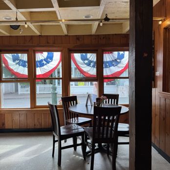 Wharf Pub & Restaurant - Pubs Near Me - Edgartown, Massachusetts