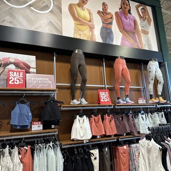 DICK'S Sporting Goods - Sports Wear Near Me - Sterling Heights, Michigan