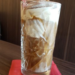 Josi - Café, Bar & Food - Eiskaffee. Angenehm wenig süß.