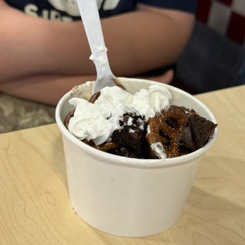 Juicy Burger - Build your own Sundae - Burgers Near Me - Bakersfield, California Juicy Burger - Build your own Sundae - Burgers Near Me - Bakersfield, California