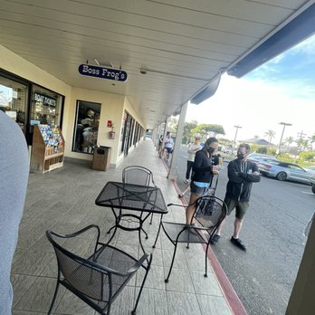 Cinnamon Roll Place - Line that was all the way down three shops - Bakeries Near Me - Kihei, Hawaii Cinnamon Roll Place - Line that was all the way down three shops - Bakeries Near Me - Kihei, Hawaii
