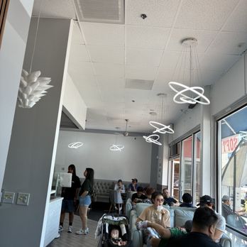Mochiholic Japanese Mochi Donut - Interior - Donuts Near Me - Milpitas, California Mochiholic Japanese Mochi Donut - Interior - Donuts Near Me - Milpitas, California