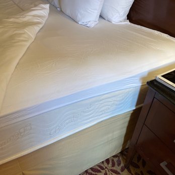 Hampton Inn Milford - I just called to have the sheet replaced because it didn't fit the bed. This is what they put on there. - Hotels Near Me - Milford, Connecticut Hampton Inn Milford - I just called to have the sheet replaced because it didn't fit the bed. This is what they put on there. - Hotels Near Me - Milford, Connecticut