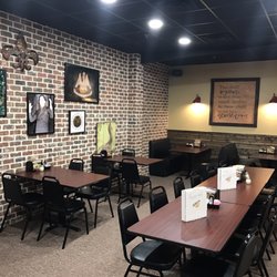 Gilbert's Louisiana Pizza House - Love the semi-rustic feel