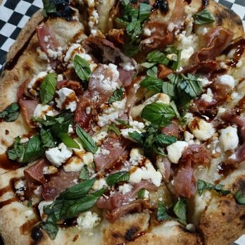 Mudd’s - Pizza Near Me - Alexandria, Tennessee