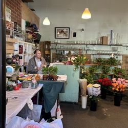 Moe's Flowers
