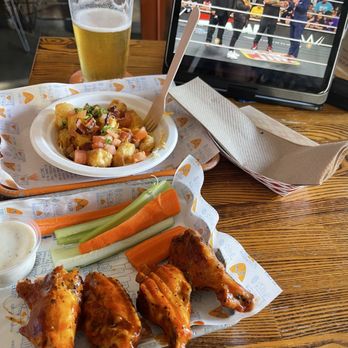 SoCal Vibes - Wings , Loaded Tots & a Brewski - Breweries Near Me - Carson, California