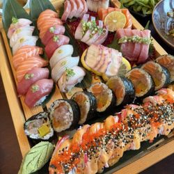 Hoshitori - Sushi & Sashimi Combo B