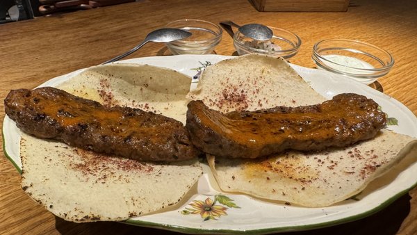 Dos Pebrots by null