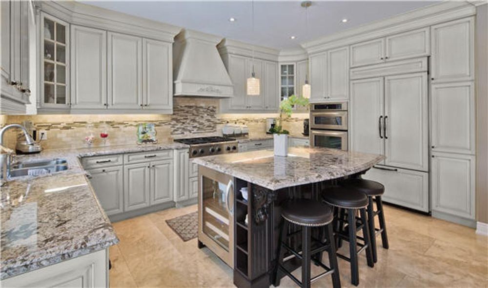 AROMA KITCHENS & BATHS 333 Wyecroft Road, Oakville, Ontario, Canada