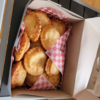 Latinito Empanadas - Made to order. Fresh empanadas. Carne, lemon chicken and BBQ chicken empanadas in family box. Comes with sauces and 3 canned pop. - Latin American Near Me - Brampton, Ontario