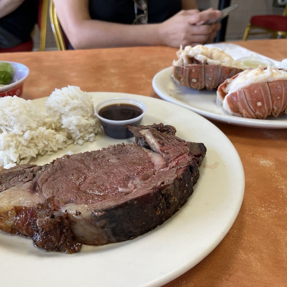 Ray's Café - Prime rib and 2 lobster tails - American Near Me - Honolulu, Hawaii Ray's Café - Prime rib and 2 lobster tails - American Near Me - Honolulu, Hawaii