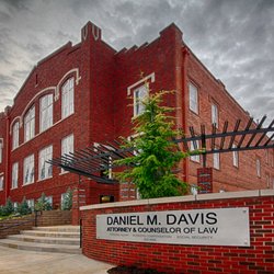Dan Davis Law - Outside of the office.