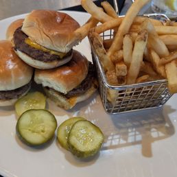 Sliders with cheddar cheese & fries