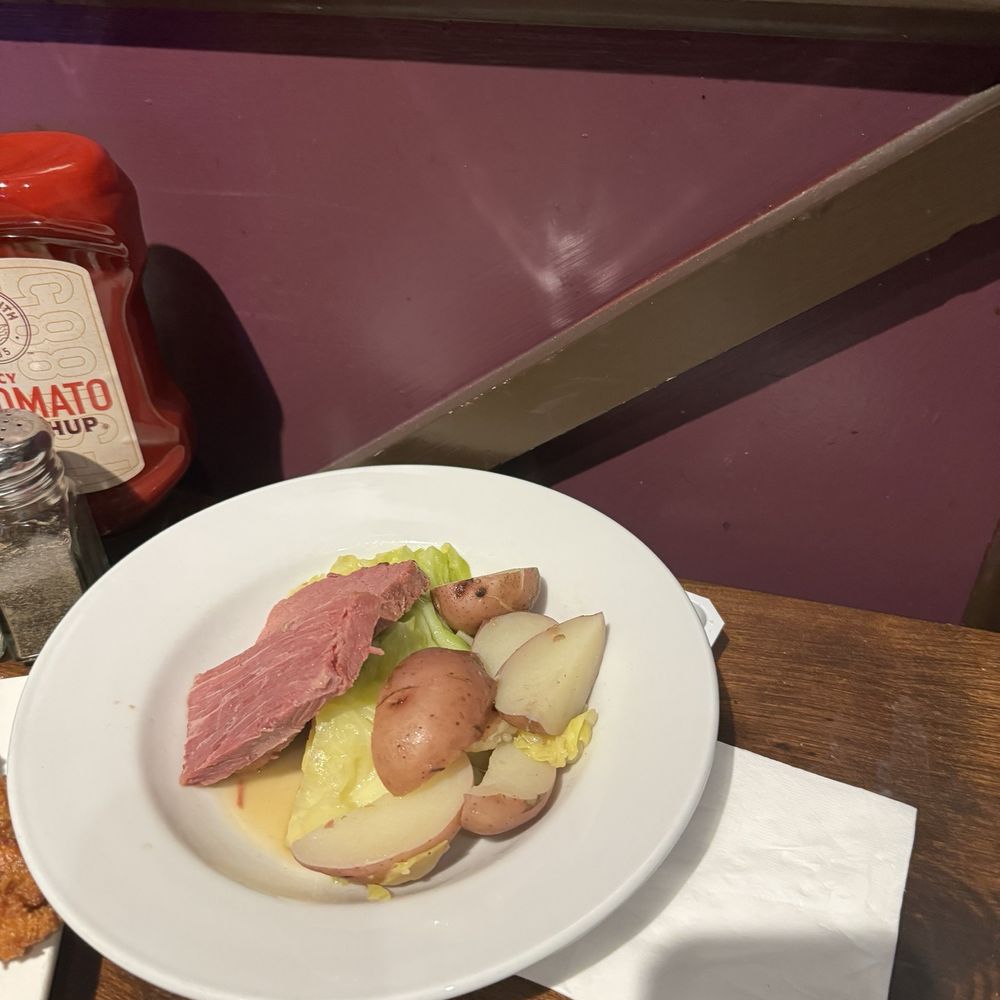 Fiddlers Green - Corned Beef and Cabbage - Irish Near Me - Millbrae, California