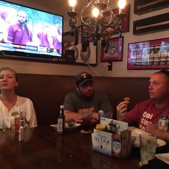 Duke's - The family - Sports Bars Near Me - Saint Louis, Missouri