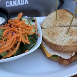Ipperwash Beach Club Tap &Grill - Club sandwich
