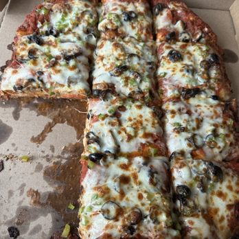 Trophy's Pizza - Pepperoni, black olives, green (bell) peppers & mushrooms deep dish pizza - Pizza Near Me - San Angelo, Texas Trophy's Pizza - Pepperoni, black olives, green (bell) peppers & mushrooms deep dish pizza - Pizza Near Me - San Angelo, Texas