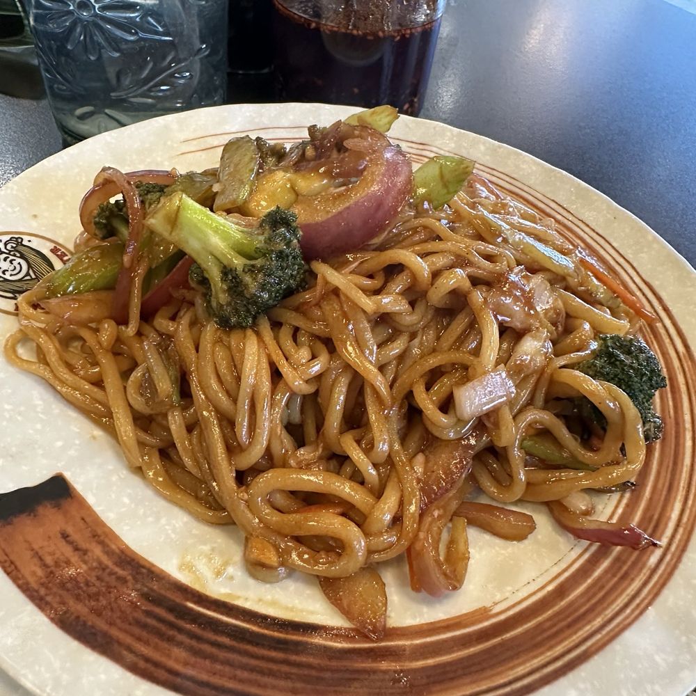 Noodle Master - Veggie chow mein---just a tad too sweet and needs more veggies since it's a veggie dish. - Noodles Near Me - Las Vegas, Nevada Noodle Master - Veggie chow mein---just a tad too sweet and needs more veggies since it's a veggie dish. - Noodles Near Me - Las Vegas, Nevada