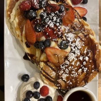 Chicago Waffles - Very Berry Pancakes - Breakfast & Brunch Near Me - Chicago, Illinois