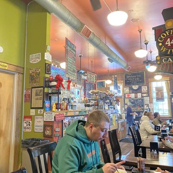 Off the Rail - Dining area - Breakfast & Brunch Near Me - Elkhart Lake, Wisconsin