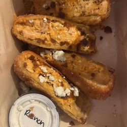 C3ntral Tavern - Buffalo Chicken Egg Rolls