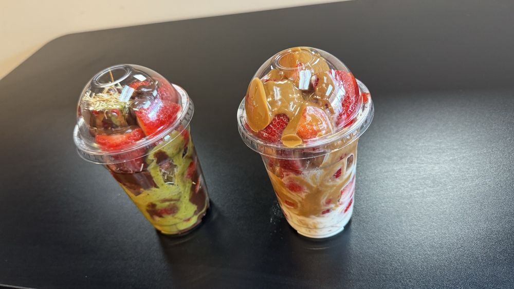 Berry Sweet Cafe Logo