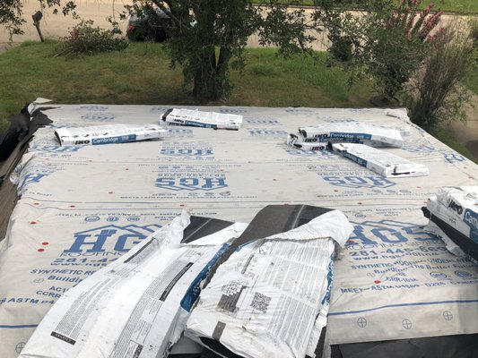 Houston Star Roofing Logo