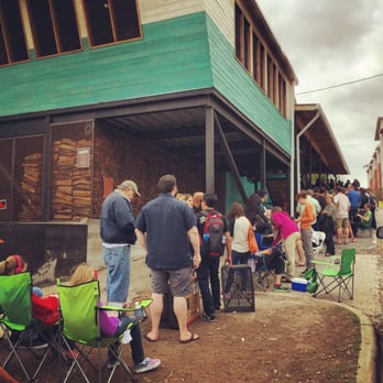 Franklin Barbecue - The line at 10:30 AM - Barbeque Near Me - Austin, Texas