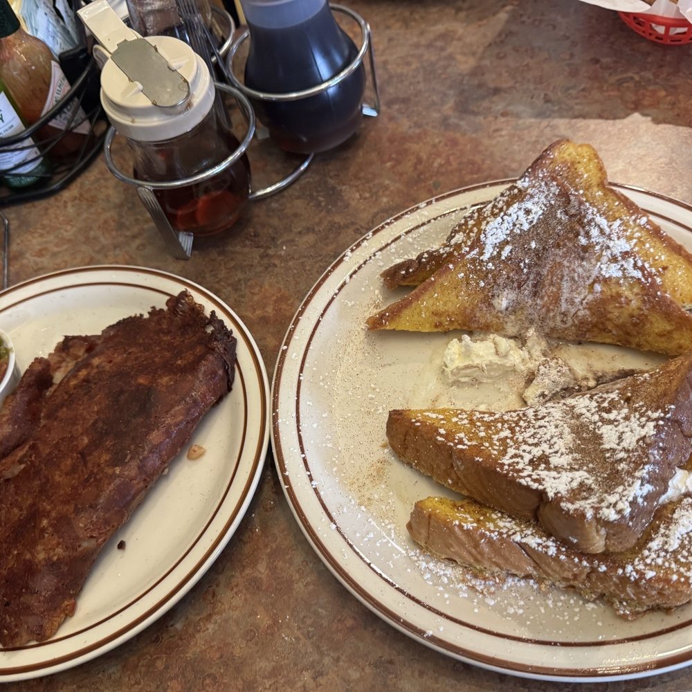 Annie's Cafe - Temecula - Corned Beef Hash and Cinnamon French Toast - Breakfast & Brunch Near Me - Temecula, California