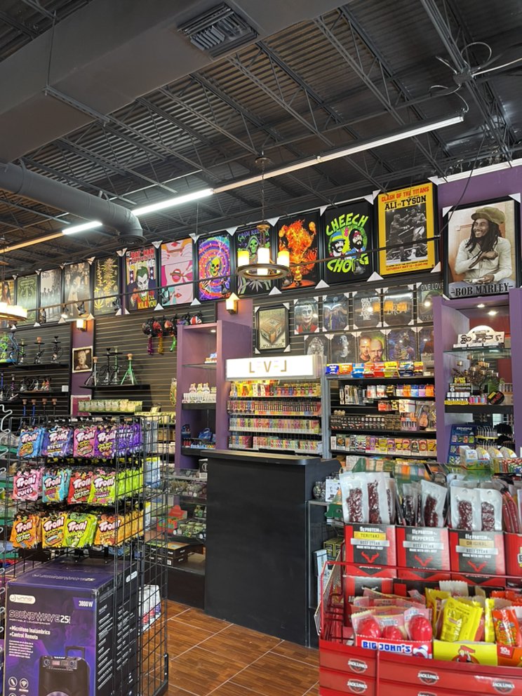 LEVEL SMOKE SHOP Updated October 2024 85 W Hillsboro Blvd