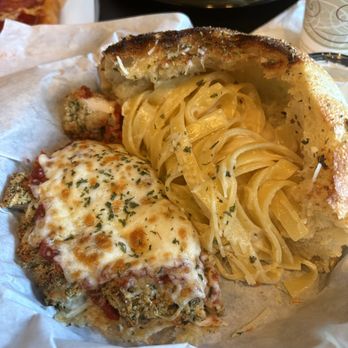 Petali - Chicken Parm, Fettuccini alfredo bowl - Italian Near Me - Rancho Cordova, California Petali - Chicken Parm, Fettuccini alfredo bowl - Italian Near Me - Rancho Cordova, California