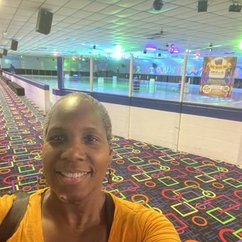 River Roll Skate Center - Skating Rinks Near Me - Riverside, Missouri