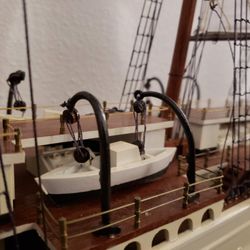 Minney's Yacht Surplus