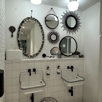 LOV - Clean and beautiful bathroom - Vegan Near Me - Brossard, Quebec