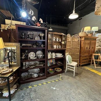 The Coop de Ville - Used, Vintage & Consignment Near Me - Medford, Oregon