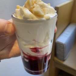 Federal Café - Greek yogurt cup