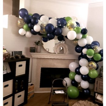 Shabby Chicaz Events - Beautiful Balloon Garland in a livingroom for an intimate 30th birthday party - Party & Event Planning Near Me Shabby Chicaz Events - Beautiful Balloon Garland in a livingroom for an intimate 30th birthday party - Party & Event Planning Near Me