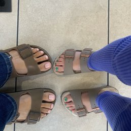 Mother daughter pedicures Mother daughter pedicures