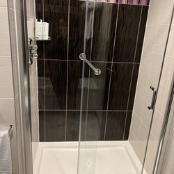 Crowne Plaza Blanchardstown - Shower
