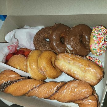 THE DONUT MAN - GLENDORA - Updated June 2024 - 6544 Photos & 5250 Reviews - 915 E Rt 66