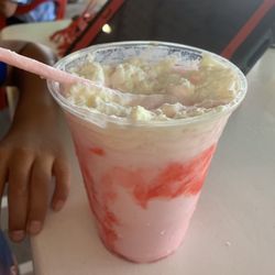 Birrieria El Tapatio - Strawberry shake