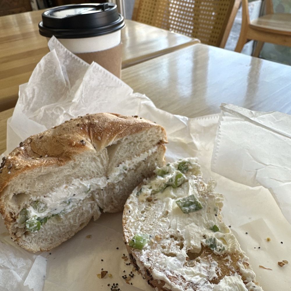 Everything bagel w scallion cream cheese Everything bagel w scallion cream cheese