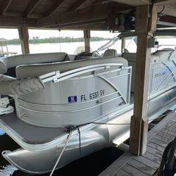 Studs & Suds Mobile Detail - pontoon boat detailed