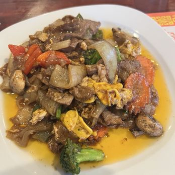 Thai Sana Restaurants - Drunken Noodles with Beef - swimming in oil - Thai Near Me - Ellsworth, Maine Thai Sana Restaurants - Drunken Noodles with Beef - swimming in oil - Thai Near Me - Ellsworth, Maine